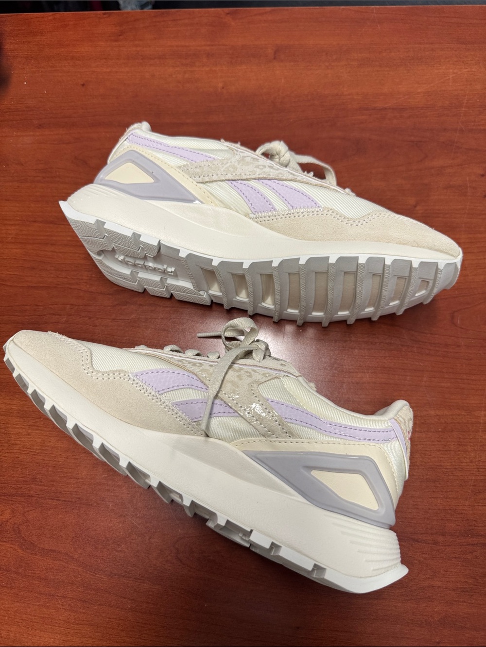 Reebok sneakers size 6 // 080167